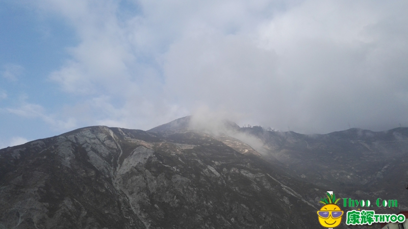 去九寨溝的路上山很美