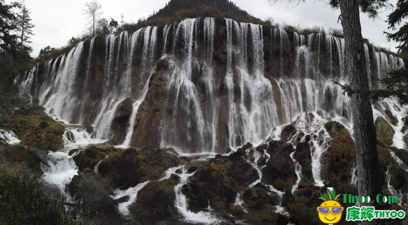 九寨溝里面的瀑布群