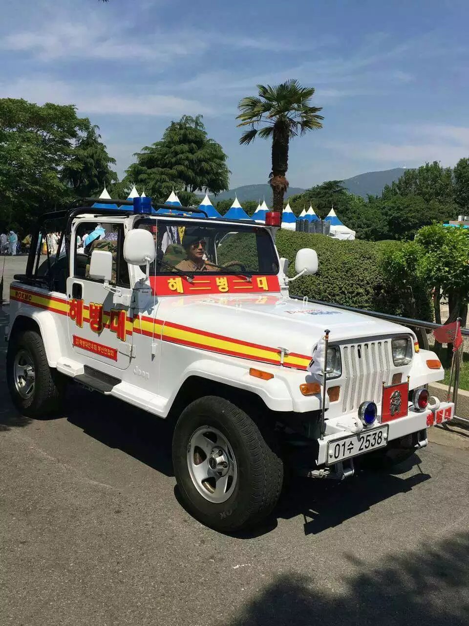 韓國首爾公園偶遇韓國海軍陸戰(zhàn)隊(duì)車巡邏